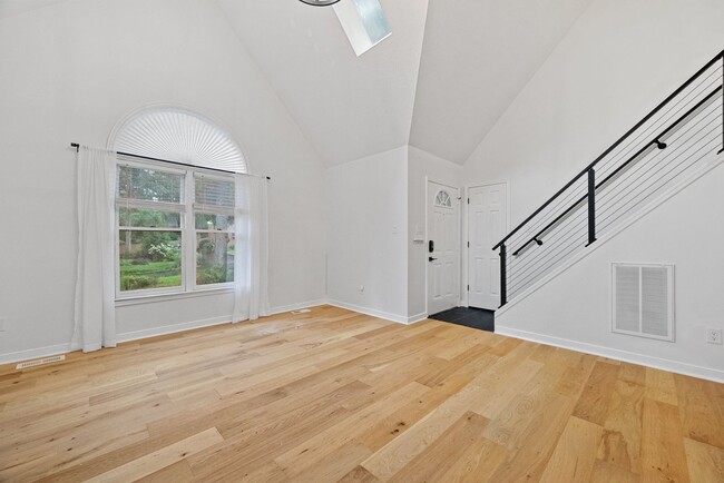 Building Photo - GORGEOUS 3 Bedroom, 2 Bathroom Cape Cod Ho...