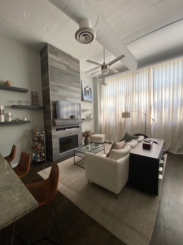 Photo - 2750 N Wayne Ave (Chicago, IL)