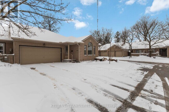 Photo du bâtiment - 617 Wharncliffe Rd S