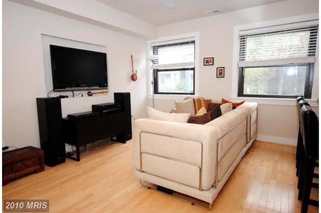 Foto del edificio - 1323 K St SE