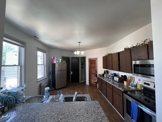 Foto del edificio - 2811 N Lincoln Ave