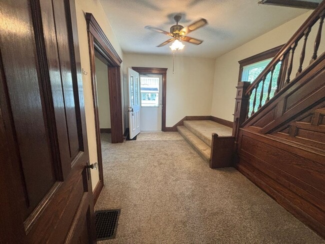 Building Photo - Massive Three Bedroom Home in Grove City