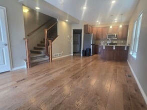 Building Photo - 2421 Ridge Top Dr