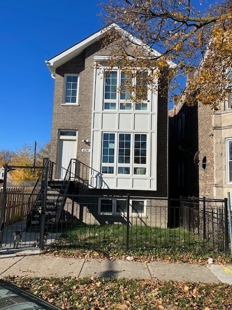 Primary Photo - 636 N Trumbull Ave