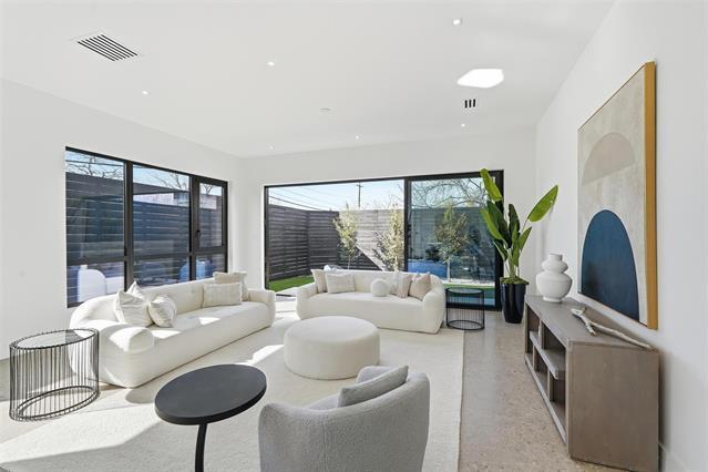 Foto del edificio - 6803 Tyree St