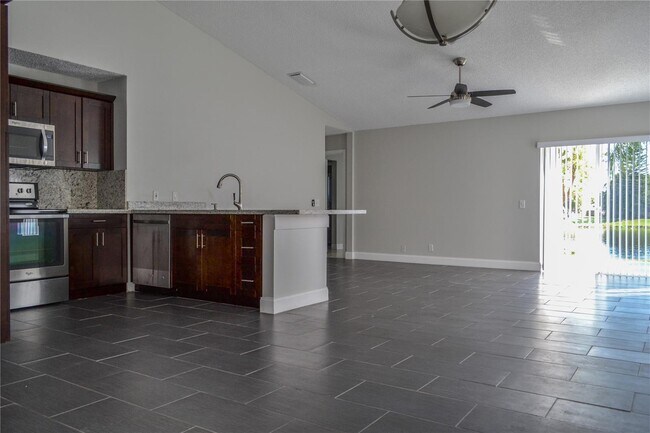 Building Photo - 802 San Remo Dr