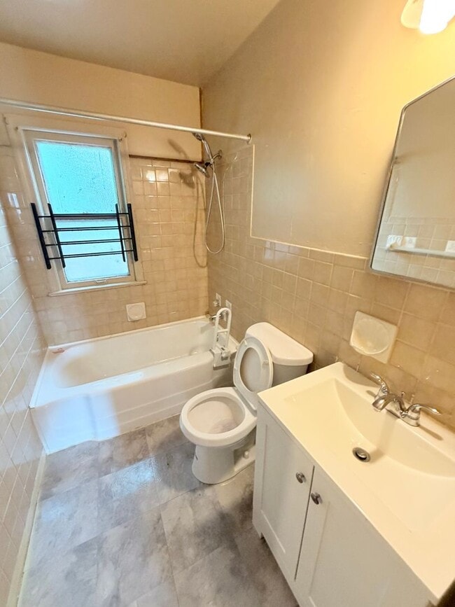 Building Photo - 2bd Single Cash Pay/Section 8