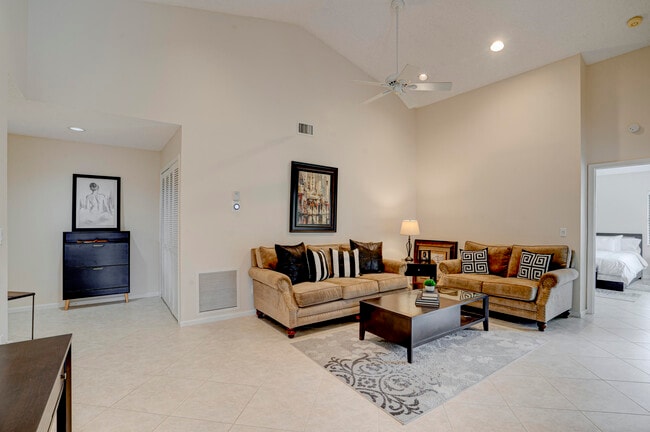 Foto del edificio - 5915 Parkwalk Dr