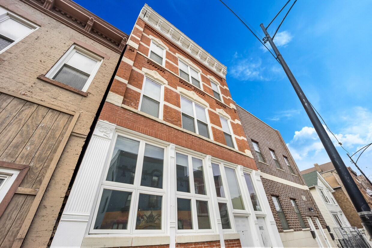 Primary Photo - 1832 S Racine Ave