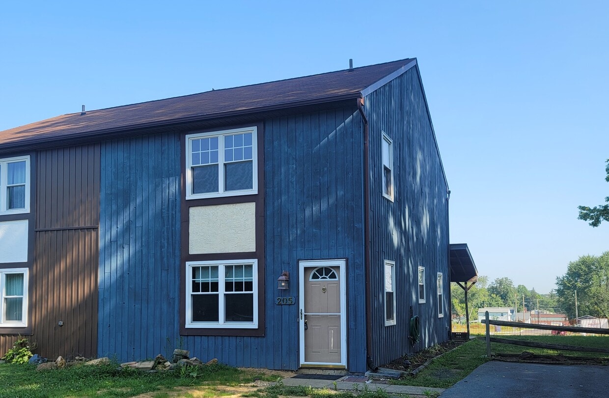 205 Willow St, Macungie, PA 18062 House Rental in Macungie, PA