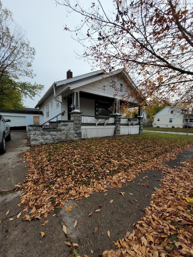 Primary Photo - 1321 Cooper Ave