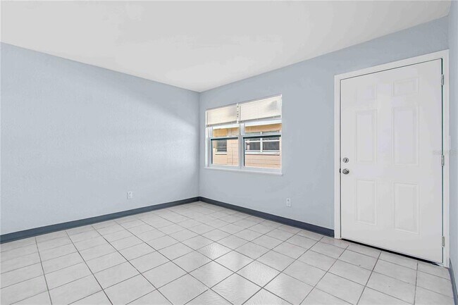 Building Photo - 140 112th Ave N