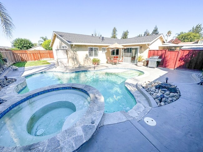 Building Photo - Livermore House Available June 1st!