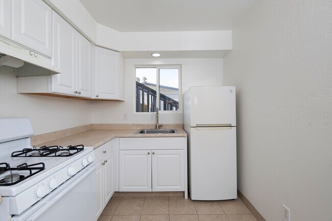 Foto del edificio - 1 Bedroom in Carlsbad with Parking and Pri...