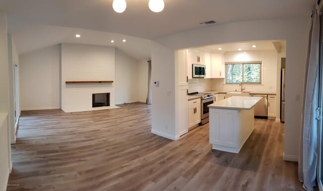 Building Photo - 1225 N Granada Ave