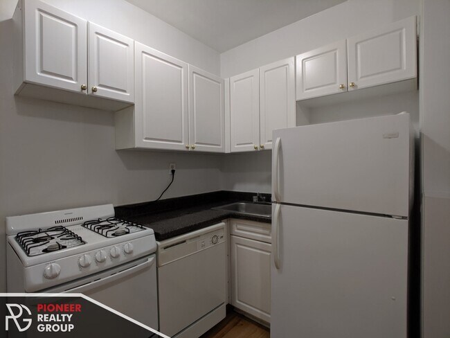 Foto del edificio - 3721 N Pine Grove Ave