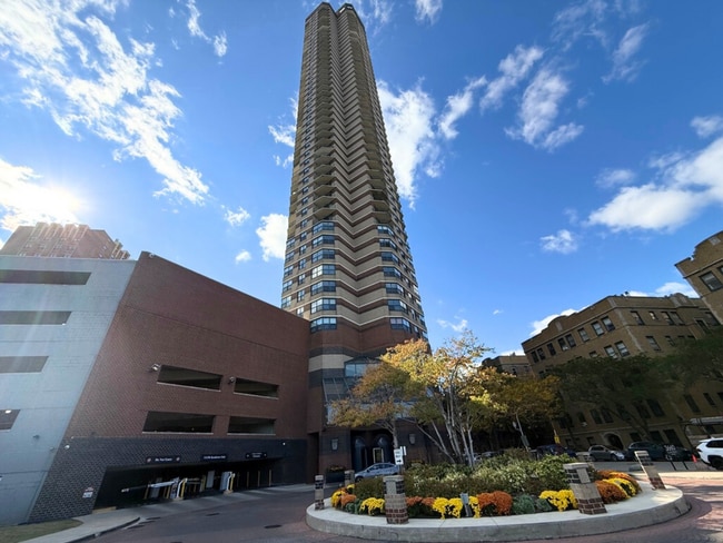 Foto del edificio - 3660 N Lake Shore Dr
