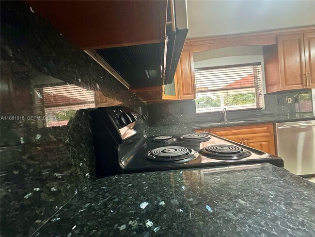 Foto del edificio - 8950 NW 189th Terrace