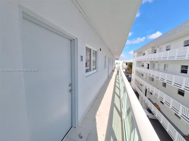 Foto del edificio - 2011 Bay Dr