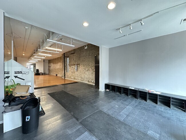 Building Photo - 1654 W Chicago Ave