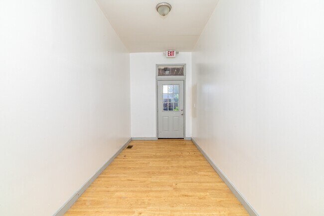 Building Photo - 3043 E 5th Ave