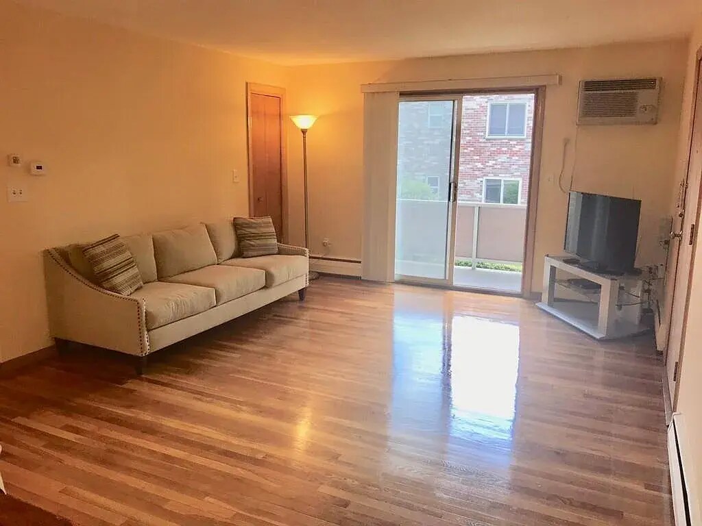 50 Lionel Ave Unit D, Waltham, MA 02452 Condo for Rent in Waltham, MA