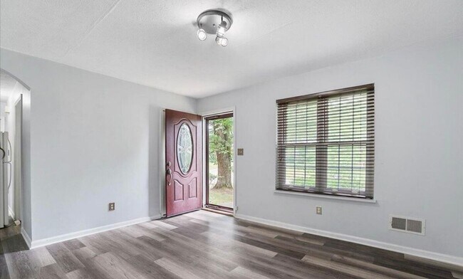 Foto del edificio - Updated Hillview Home! 3BR/2BA with Basement!