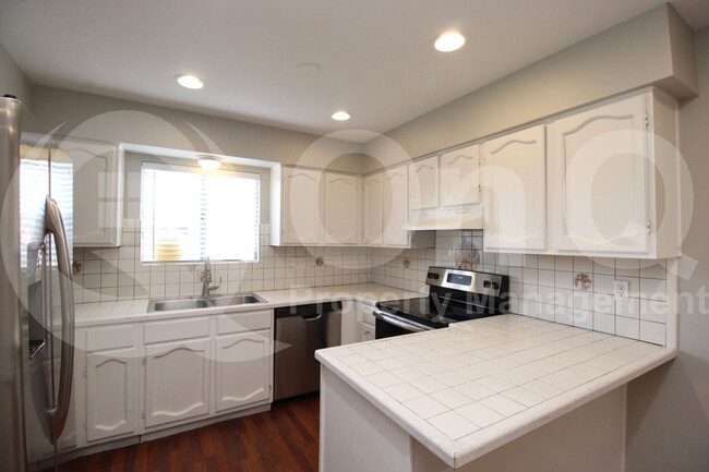 Building Photo - 2522 E Don Carlos Ave