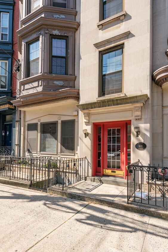 Foto principal - 902 Willow Ave