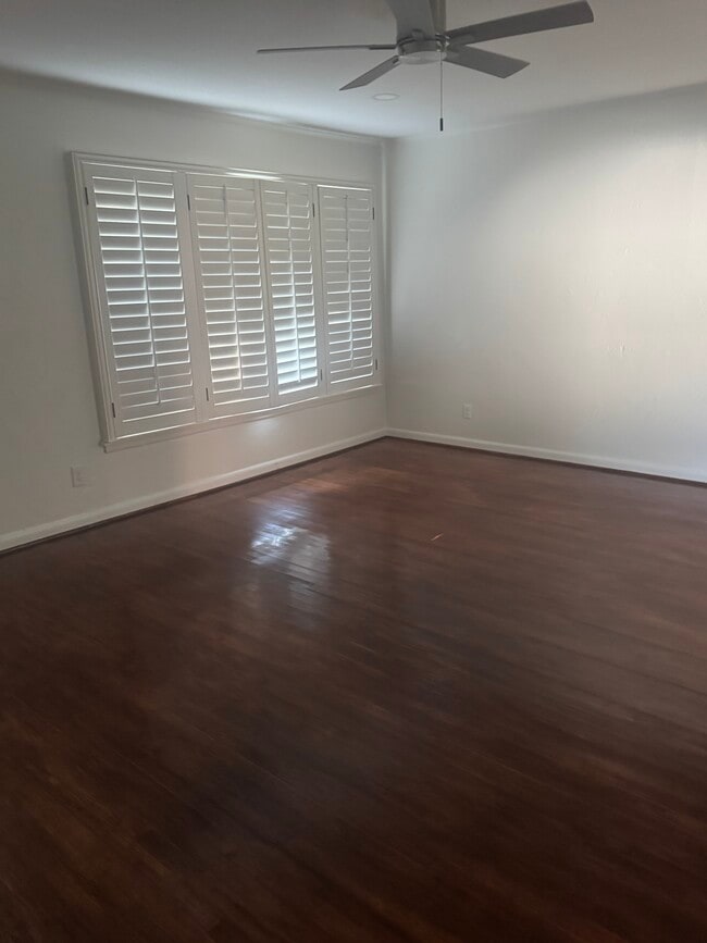 Building Photo - 9850 Gooding Dr