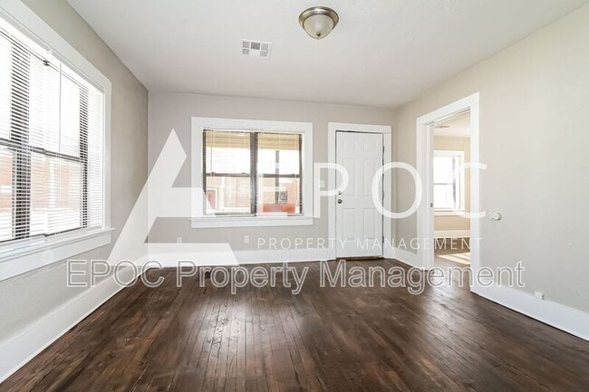 Building Photo - 705 E Hughbert St
