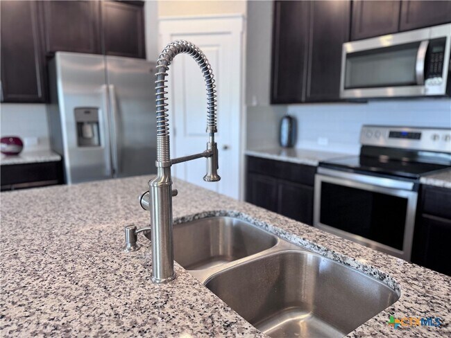 Foto del edificio - 300 Colthorpe Ln