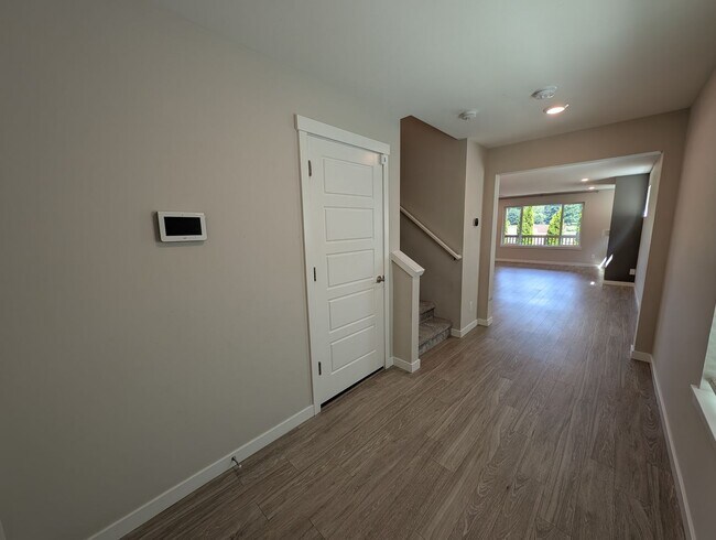 Building Photo - LIKE-NEW 4 bedroom home in Lacey!