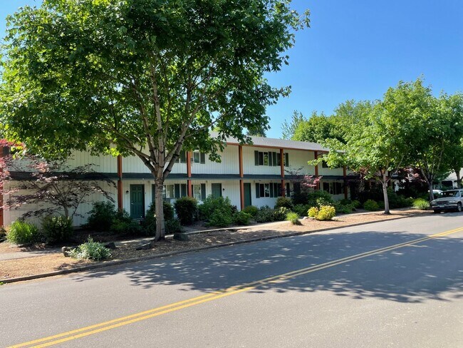 Building Photo - (JEF 15) Spacious 2 Bedroom / 1 Bath - Pet...