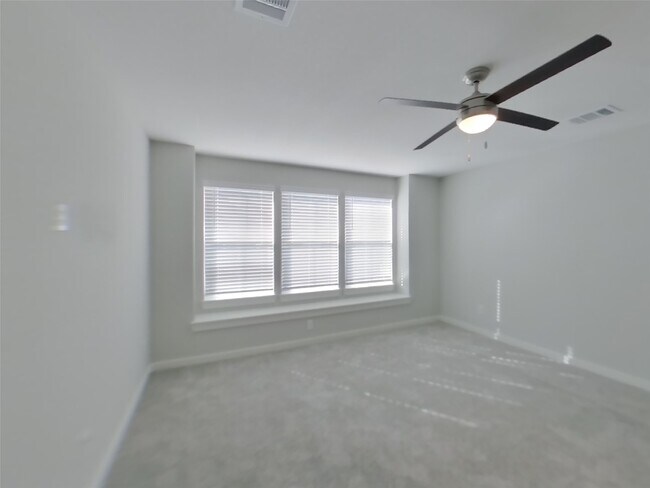 Building Photo - 4930 San Fabiano Ct