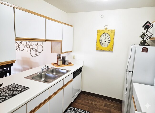 Foto del edificio - 100 Raleigh Ct