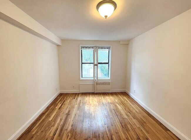 Foto del edificio - 1725 Edison Ave