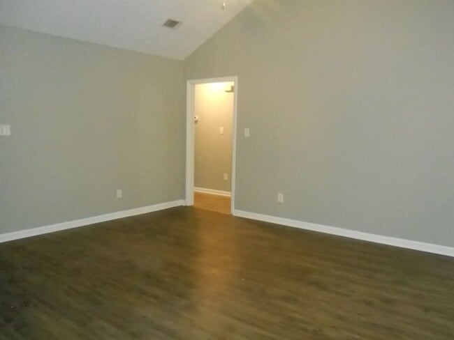 Building Photo - 3 Bedroom 2 Bath W/ Flex Room Pepperidge