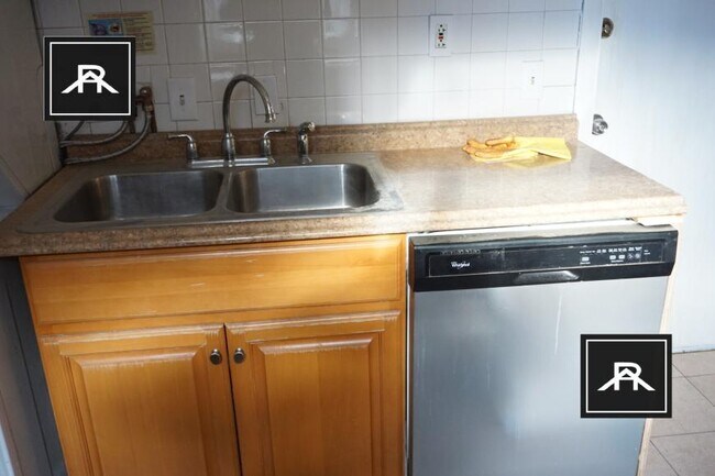 Foto del edificio - 4 bedroom in Allston MA 02134