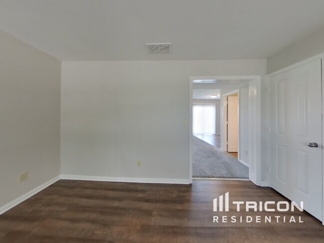 Foto del edificio - 9710 Treyburn Green Way