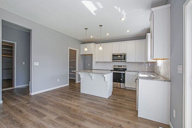 Building Photo - 54154 Angeline Dr