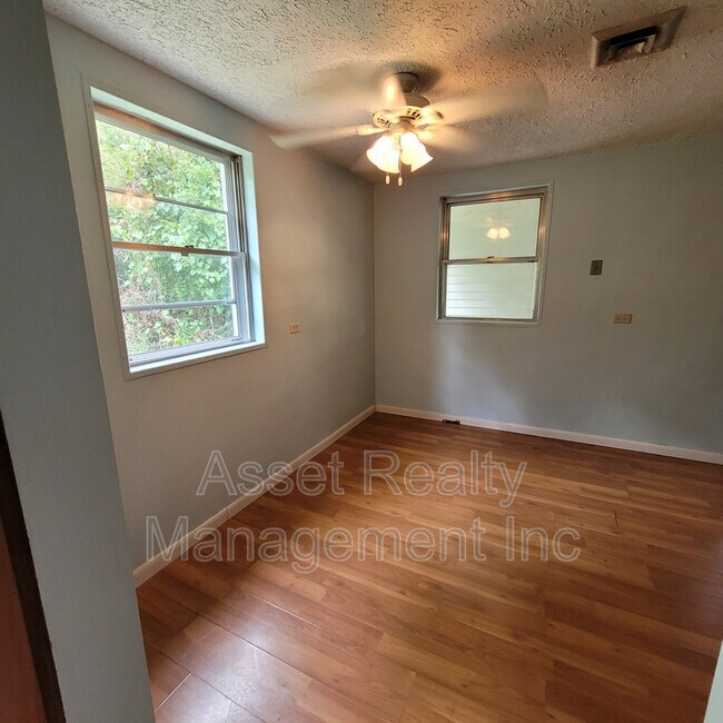 Foto del edificio - 119 Parsons Rd