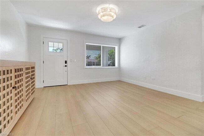 Building Photo - 4525 Fluvia Ave