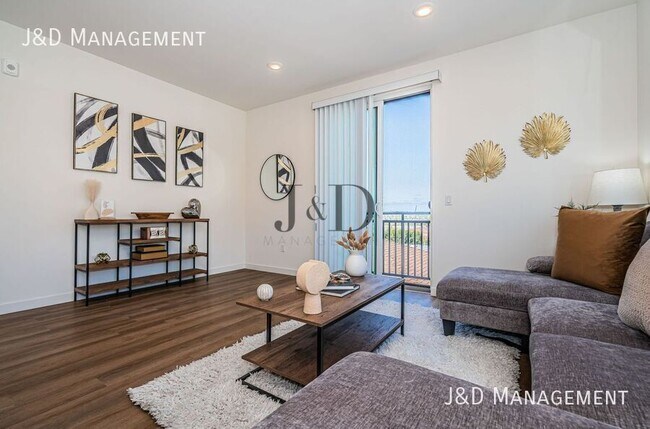 Building Photo - 5559 Lauretta St