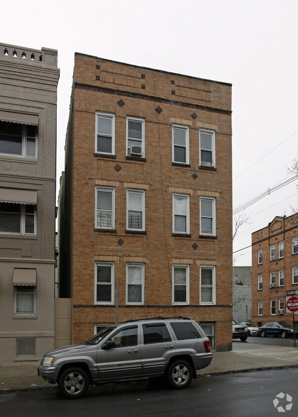 Building Photo - 113 Baldwin Ave