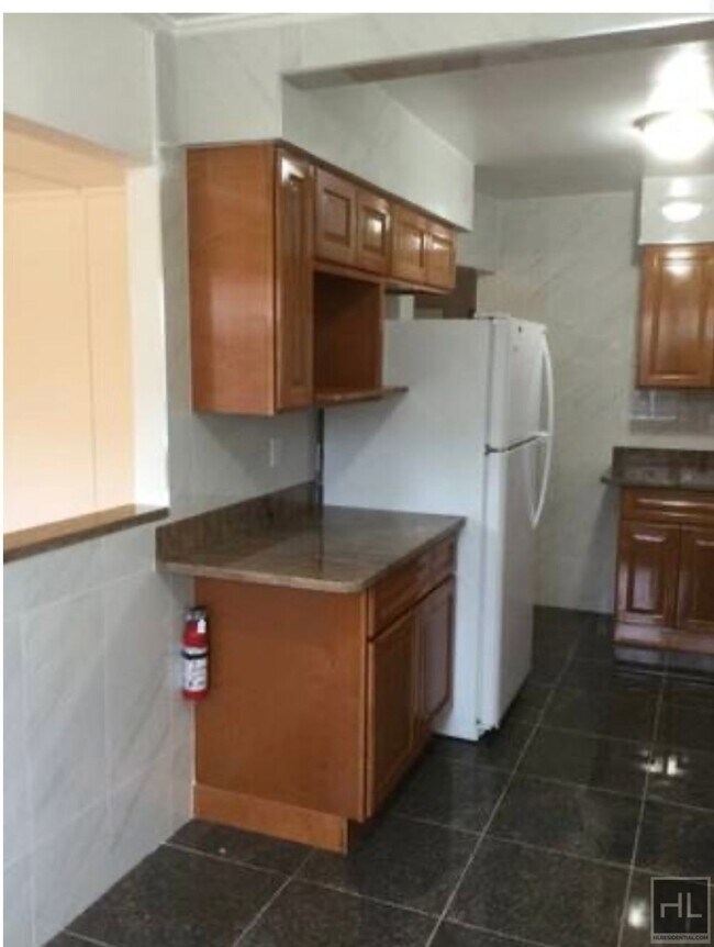 Foto del edificio - 68 STREET 2 Br 1 Ba