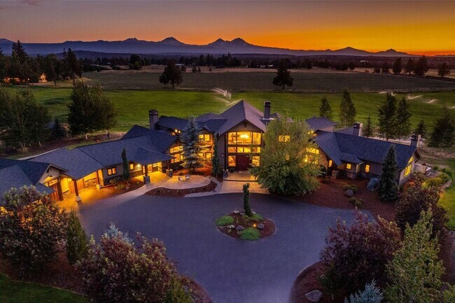 Foto del edificio - Stunning Tumalo Estate-6 Bed - 7.5 Bath ov...