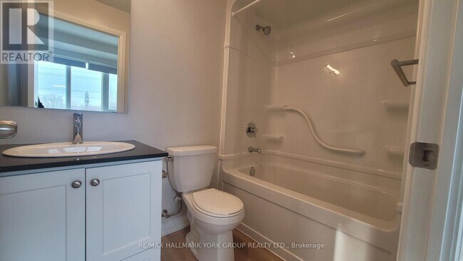 Photo du bâtiment - 13042 Yonge St