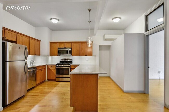Foto del edificio - 686 Grand St
