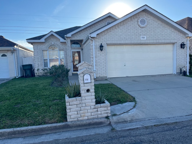 Building Photo - 1709 Bobcat Ln